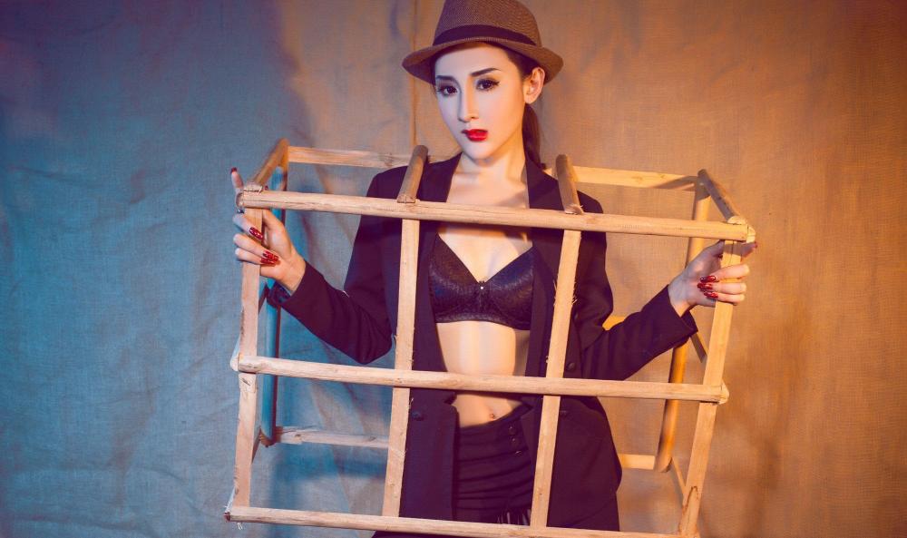 比基尼美女阿依努尔瓦娅妩媚妖娆写真