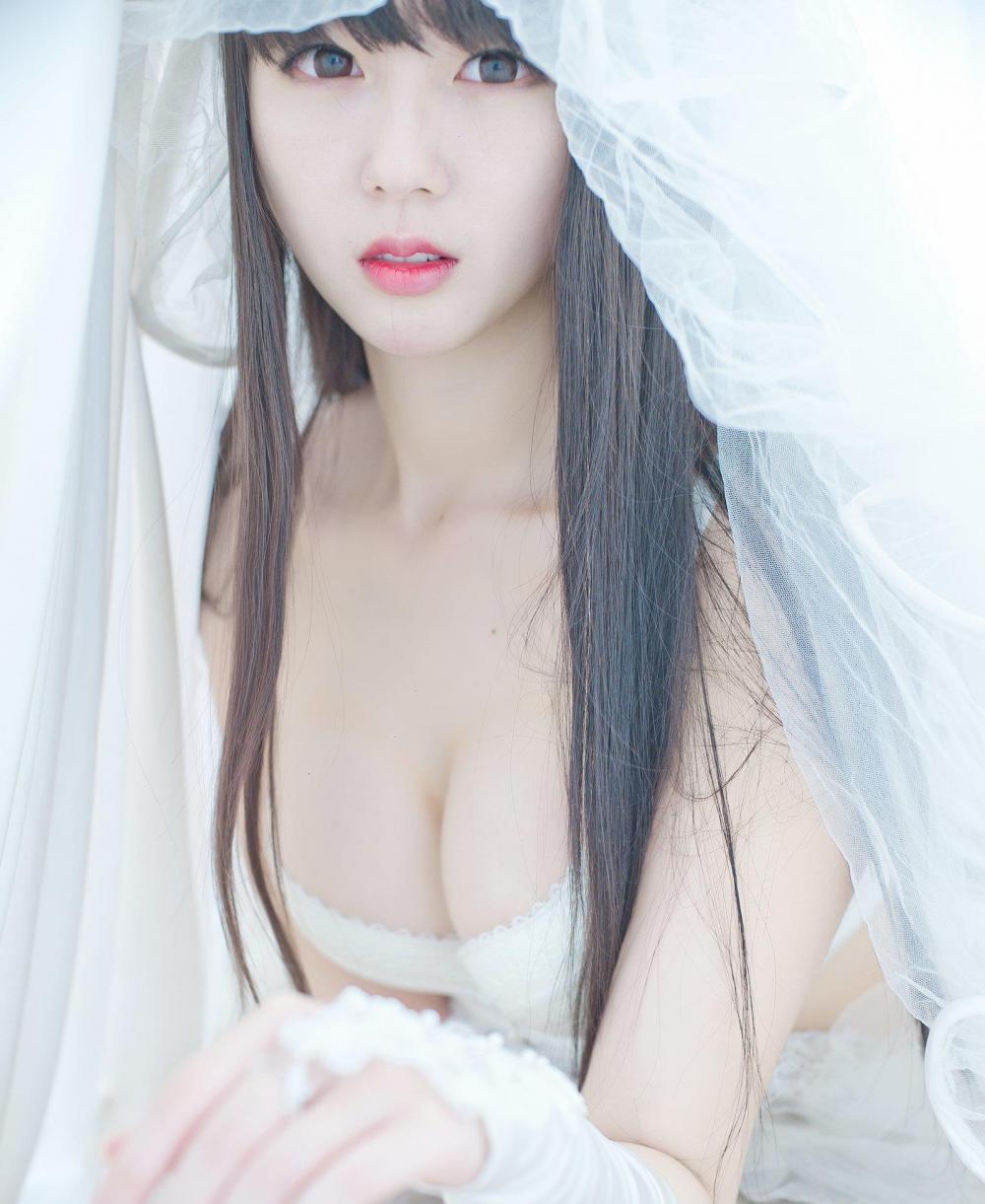 诱惑美女伊伊EvaBarbie人体艺术写真