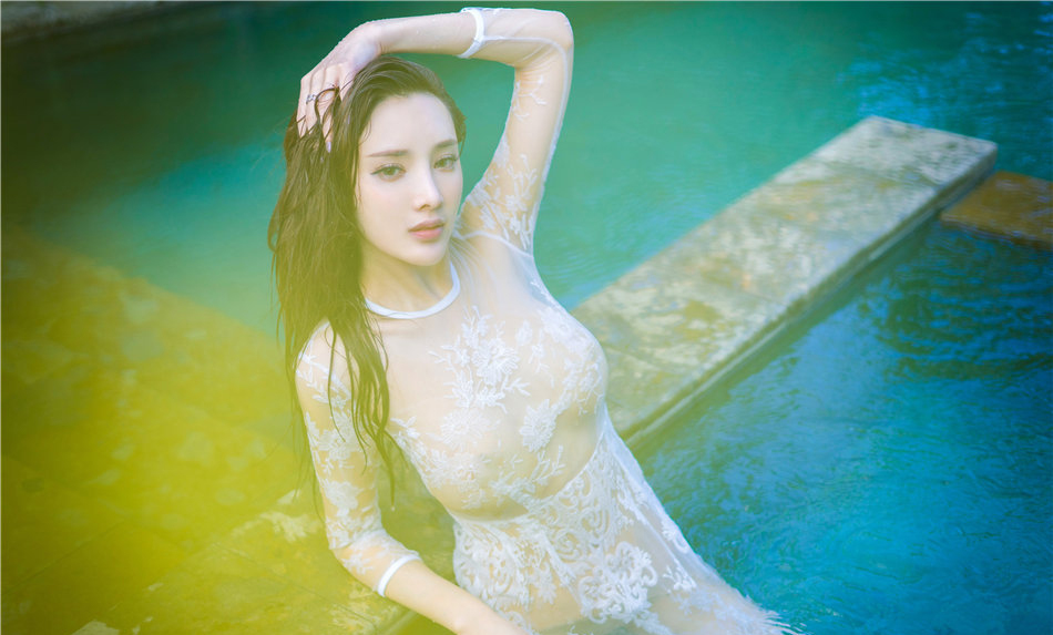 性感美女土肥圆矮挫穷美乳诱惑湿身写真