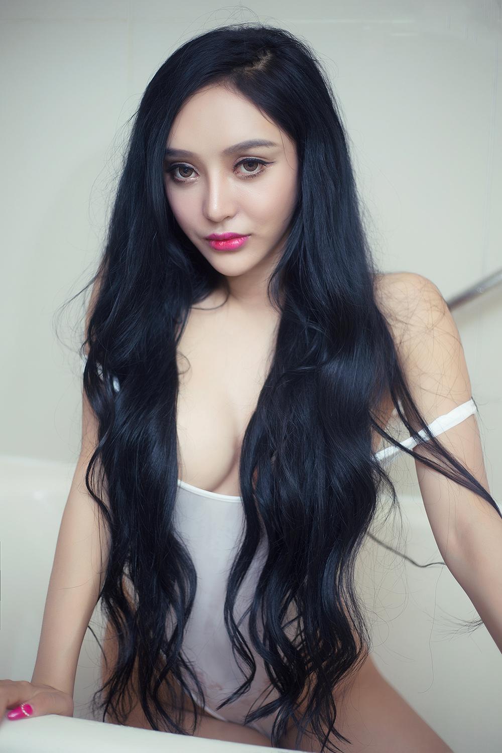 性感巨乳尤物洛可可惹火写真