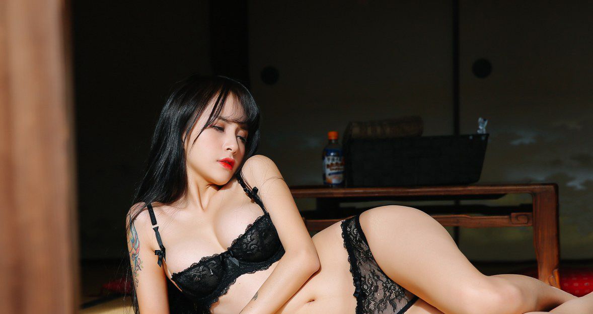 美足女神夏美酱深V爆乳诱惑写真下载