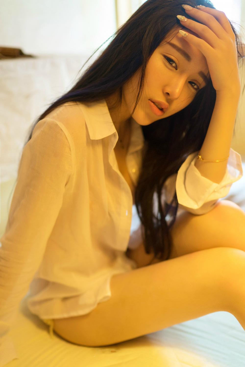 美女嫩模玉兔miki性感美腿写着