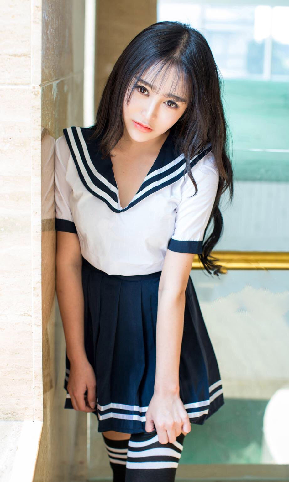 甜美女神萱萱性感学生装诱惑制服写真