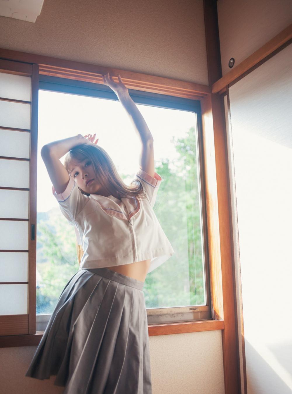 超短裙美女夏美酱学生装诱惑写真下载
