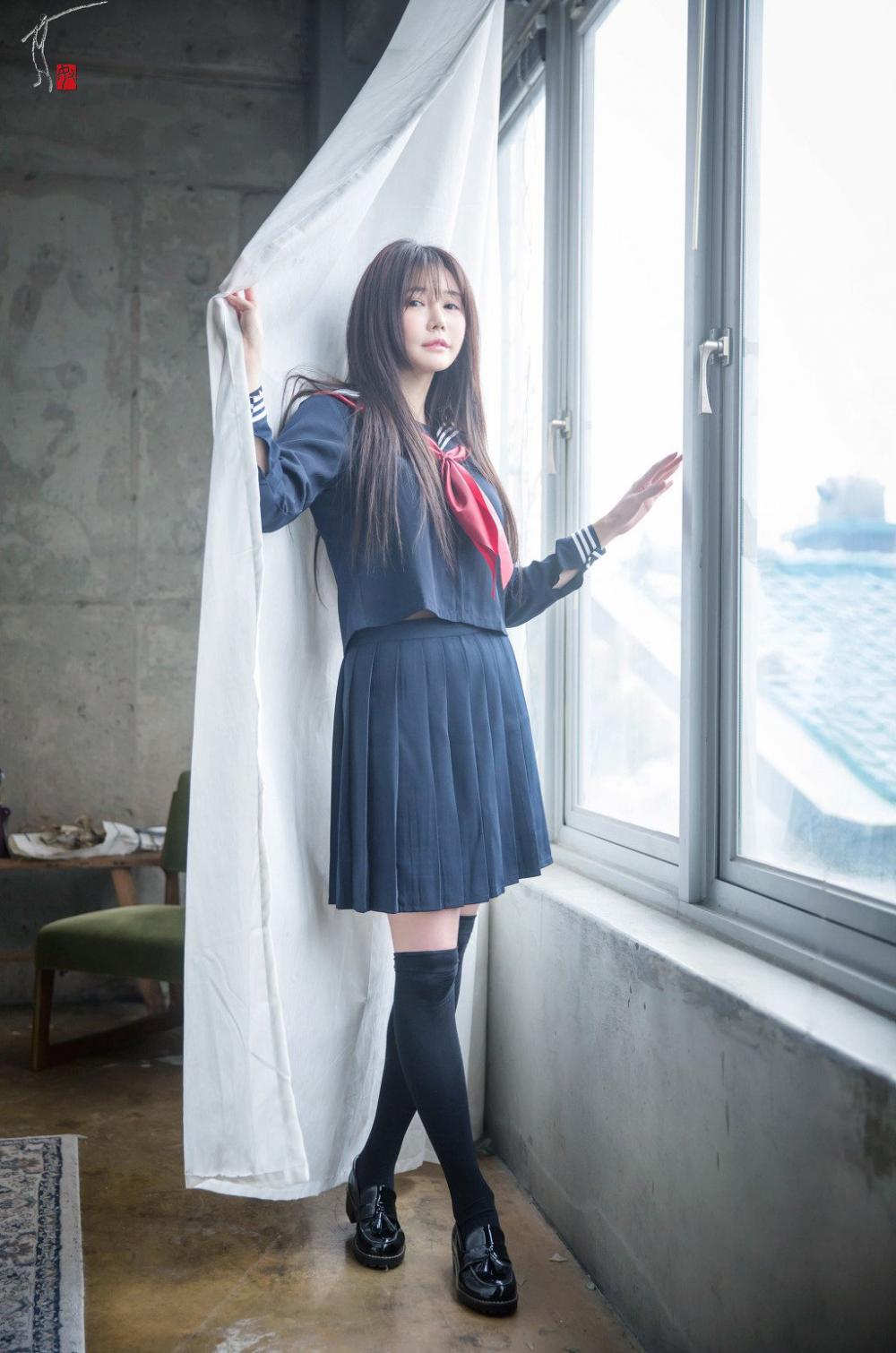 学生妹性感妖娆少女韩佳恩制服诱惑长腿尤物私房照