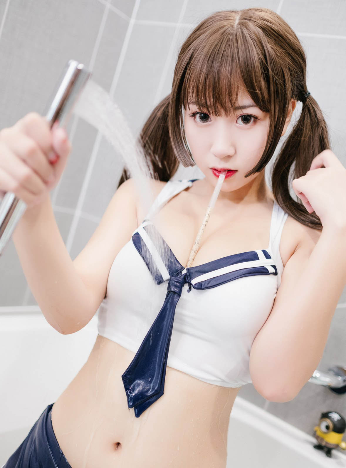 学生妹子猫九酱Sakura湿身诱惑写真