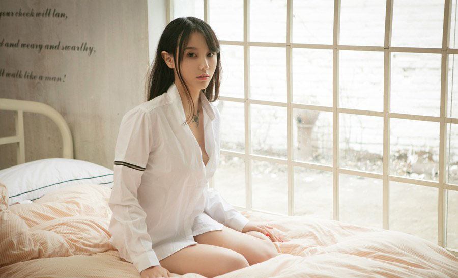 白皙美女陈梓涵性感诱惑写真
