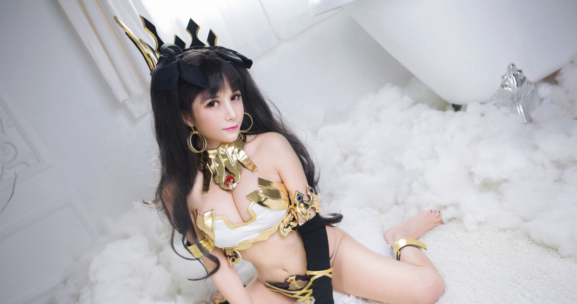 大尺度风骚mm夏美酱性感写真