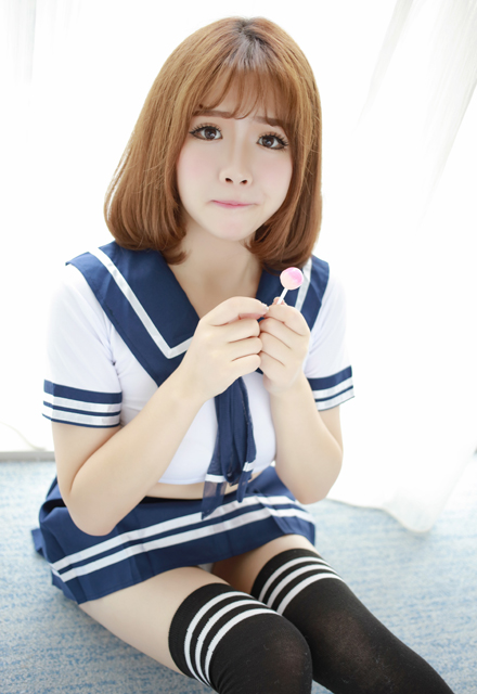 秀外惠中的性感美女校花诱人写真’