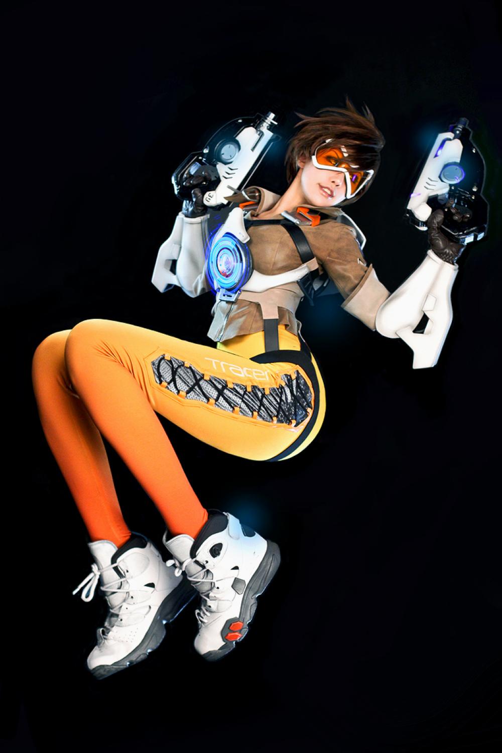 螺旋猫Tasha翘臀紧身裤性感Cosplay《守望先锋》闪光