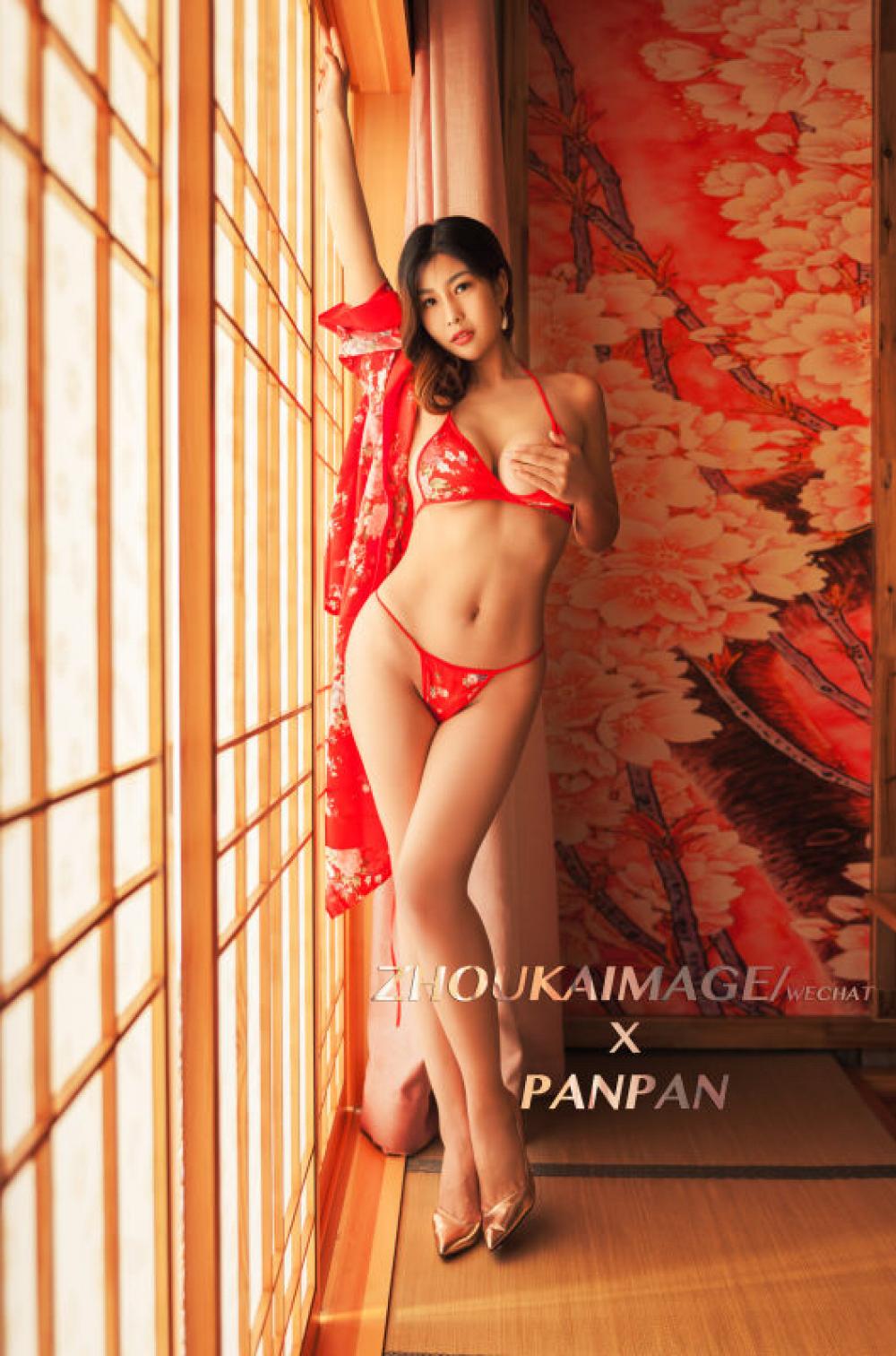 长腿美女闫盼盼大尺度挤奶照下载
