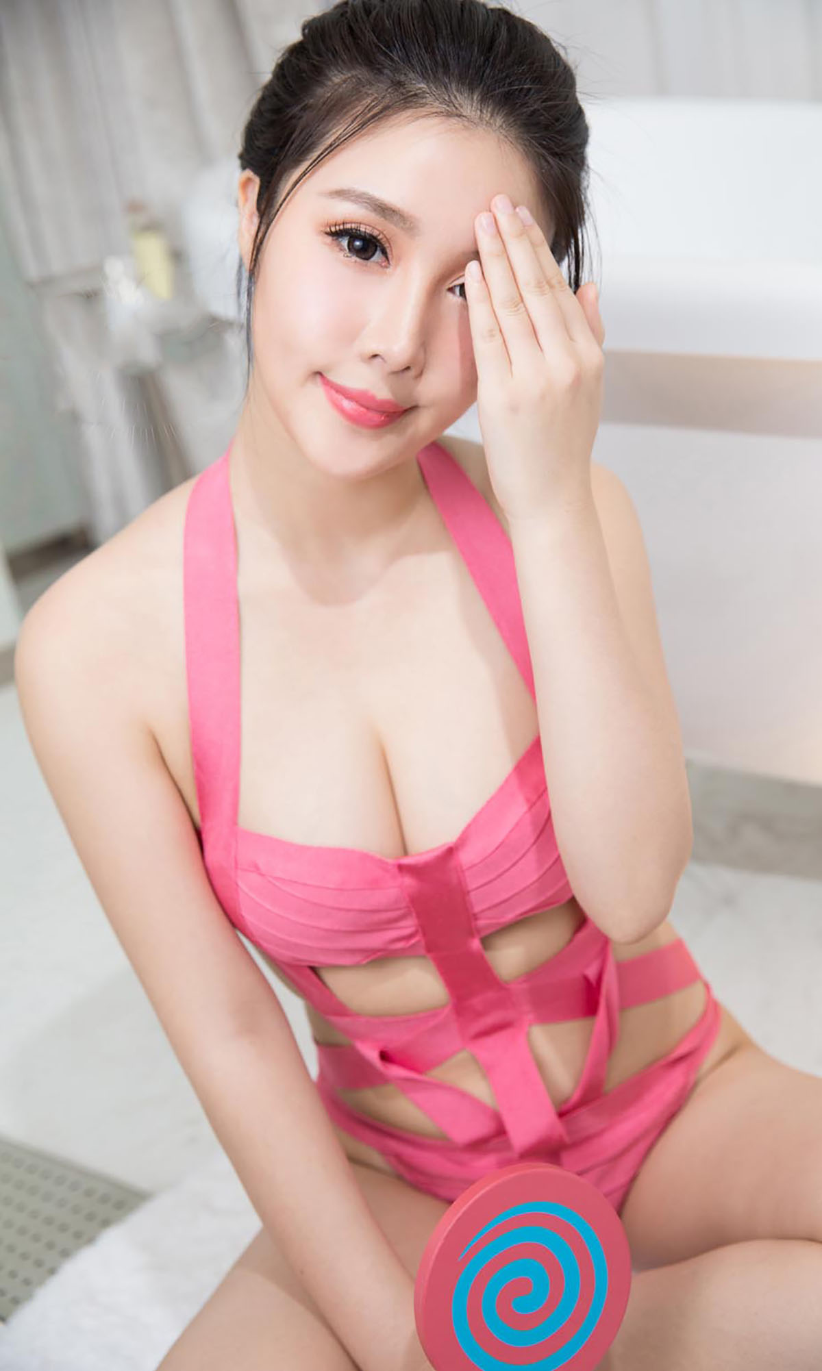 性感尤物萱萱大尺度爆乳写真