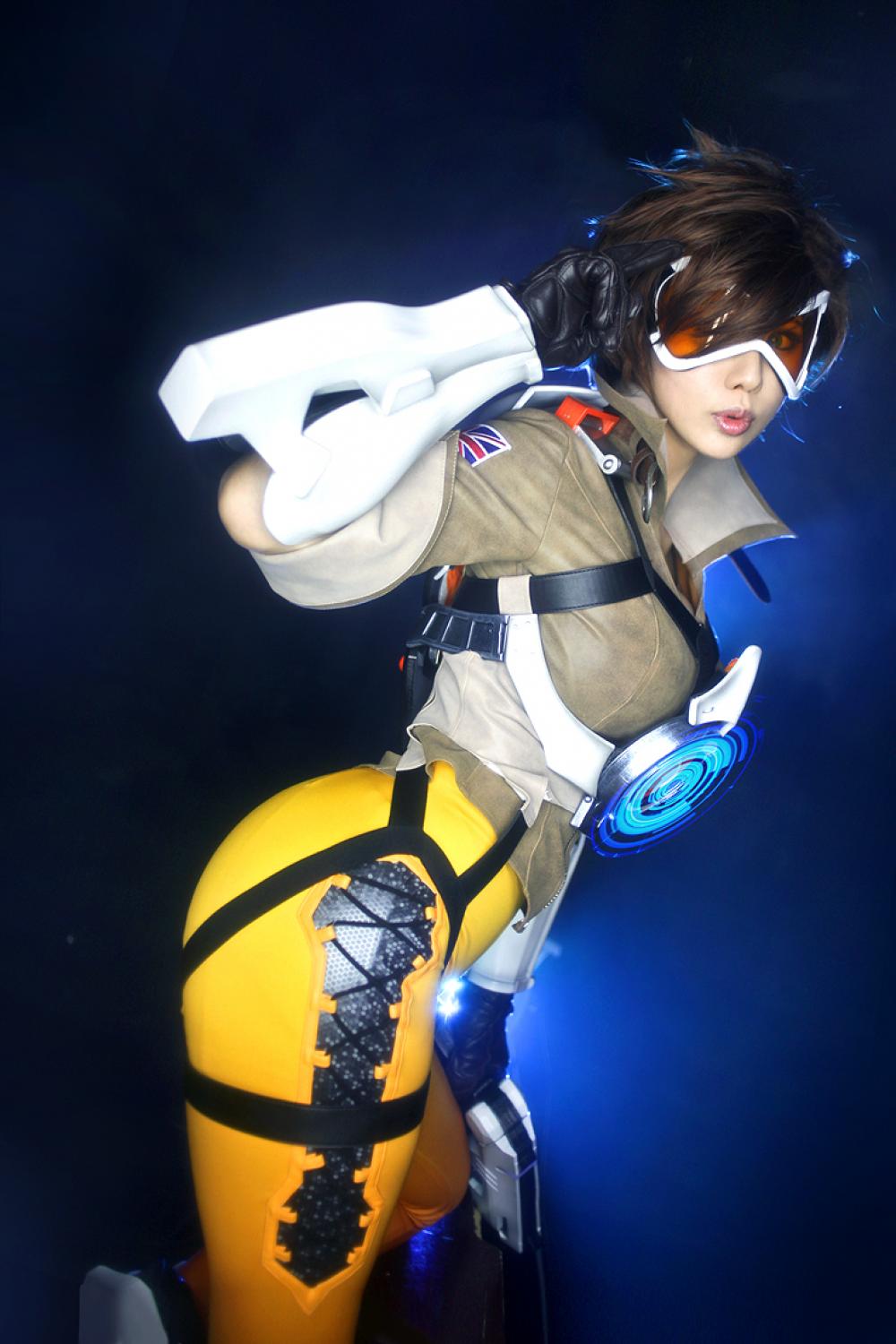 螺旋猫Tasha翘臀紧身裤性感Cosplay《守望先锋》闪光
