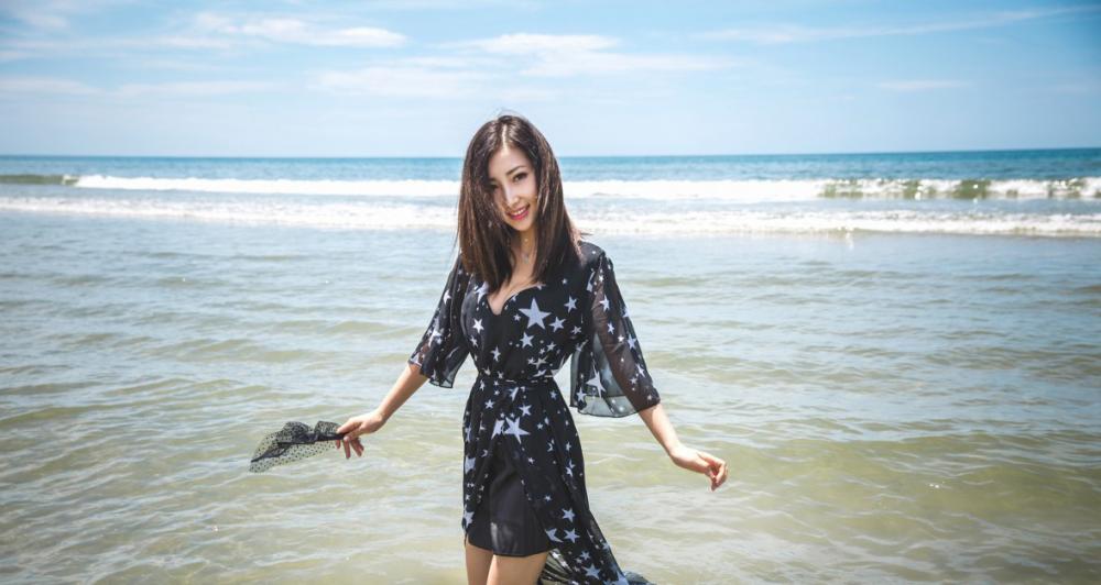 巨乳美女Yumi尤美海滩唯美旅拍图