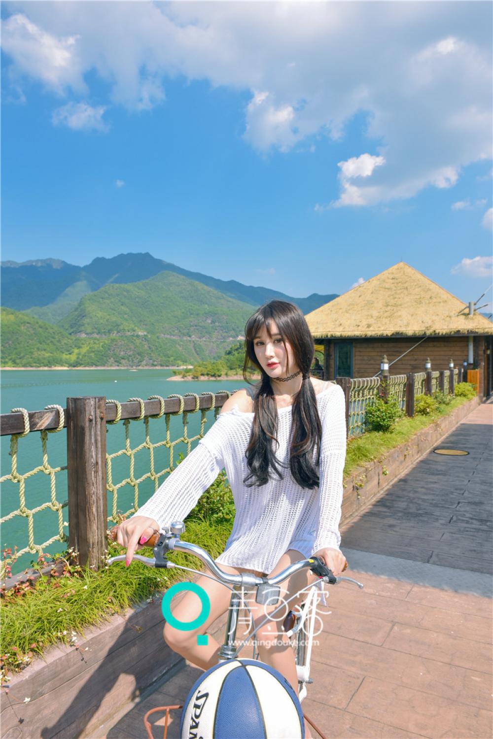 长发美女Cheryl青树时尚写真 一袭白裙靓丽美艳