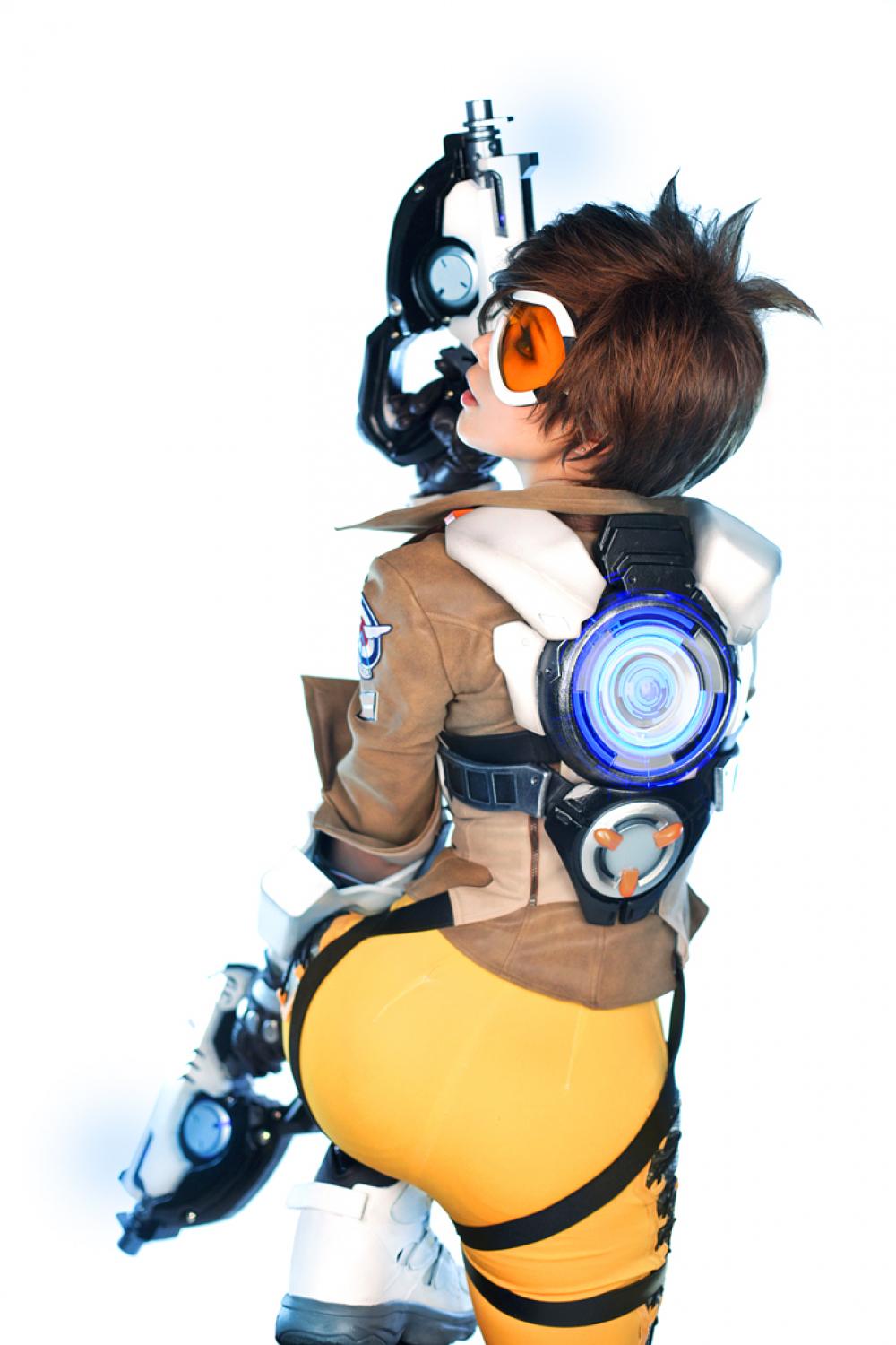螺旋猫Tasha翘臀紧身裤性感Cosplay《守望先锋》闪光