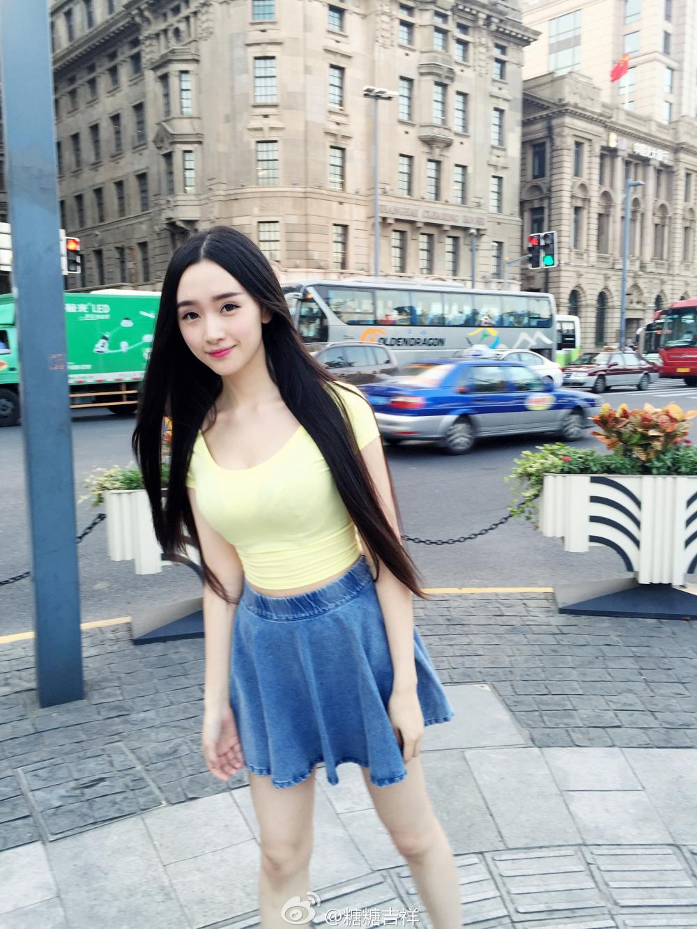 白皙美女糖糖吉祥性感外拍