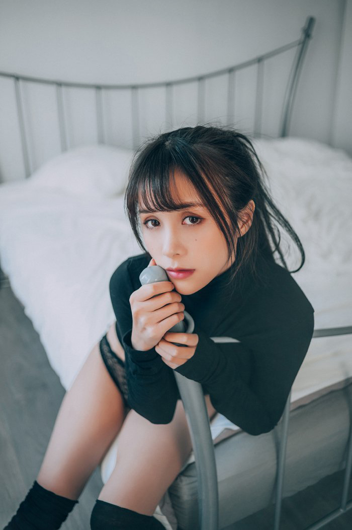 波萝社美女夏美酱床上居家唯美写真