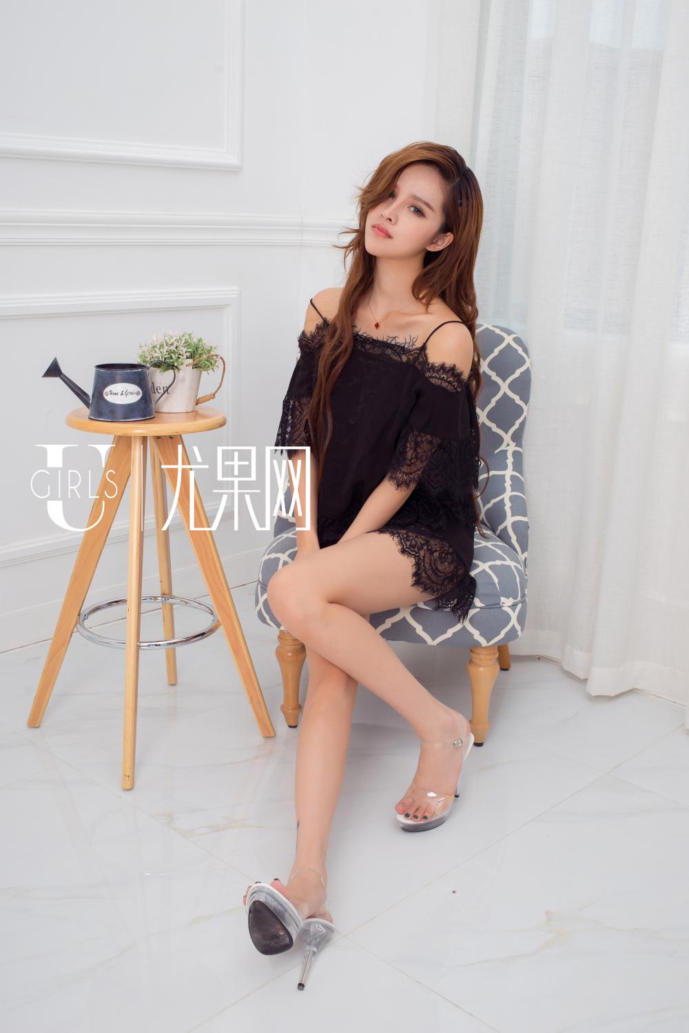 性感美女曾嘉琪妩媚妖娆写真图片