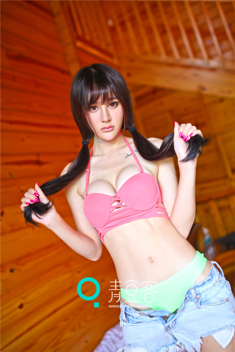 Cheryl青树秀傲人胸部 撩翻夏日