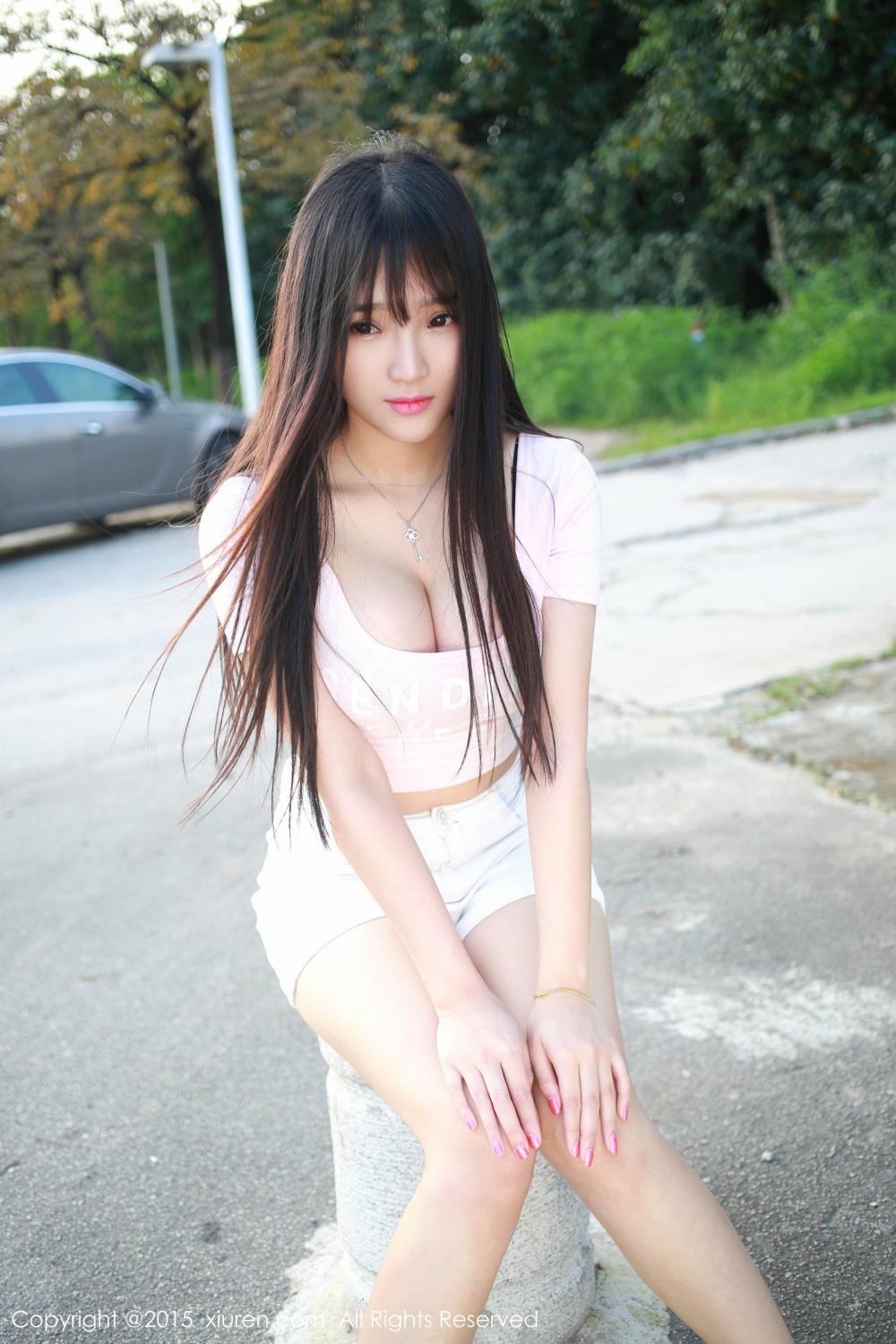 夏瑶baby爆乳诱惑人体写真