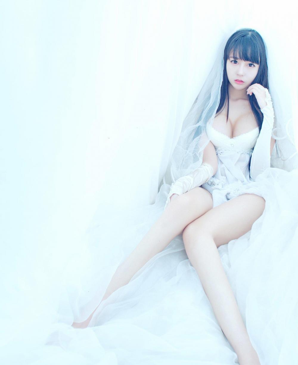 长腿美女伊伊EvaBarbie童颜巨乳写真