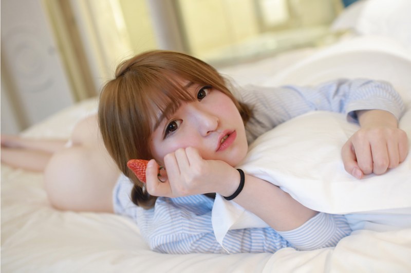 白皙美女MoMo性感诱惑迷人写真
