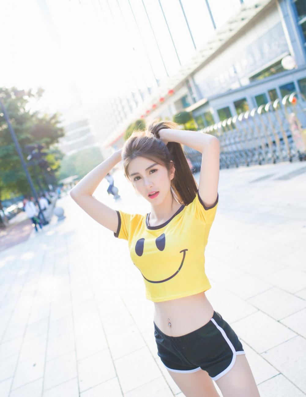 美女妹纸李李七七喜喜性感诱人写真