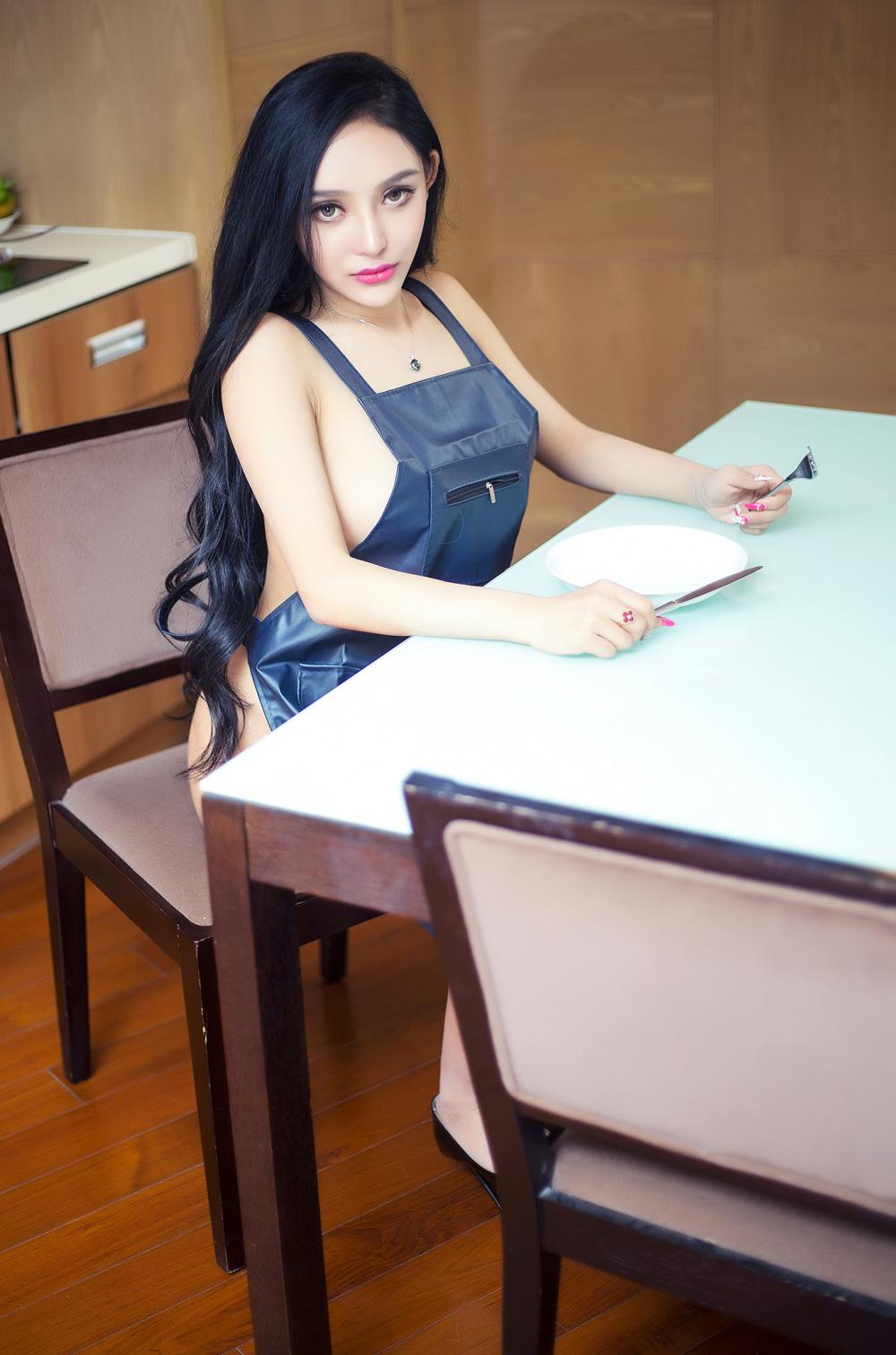 美女尤物洛可可制服诱惑人体写真