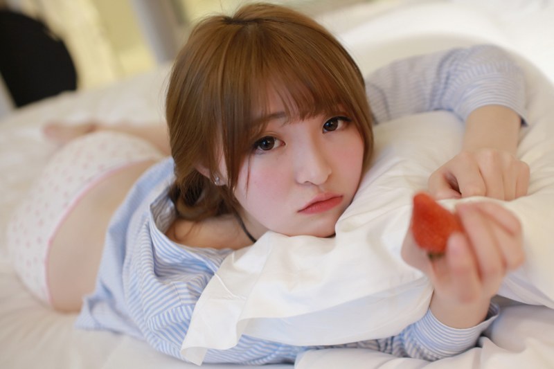 草莓妹妹MoMo性感诱惑写真