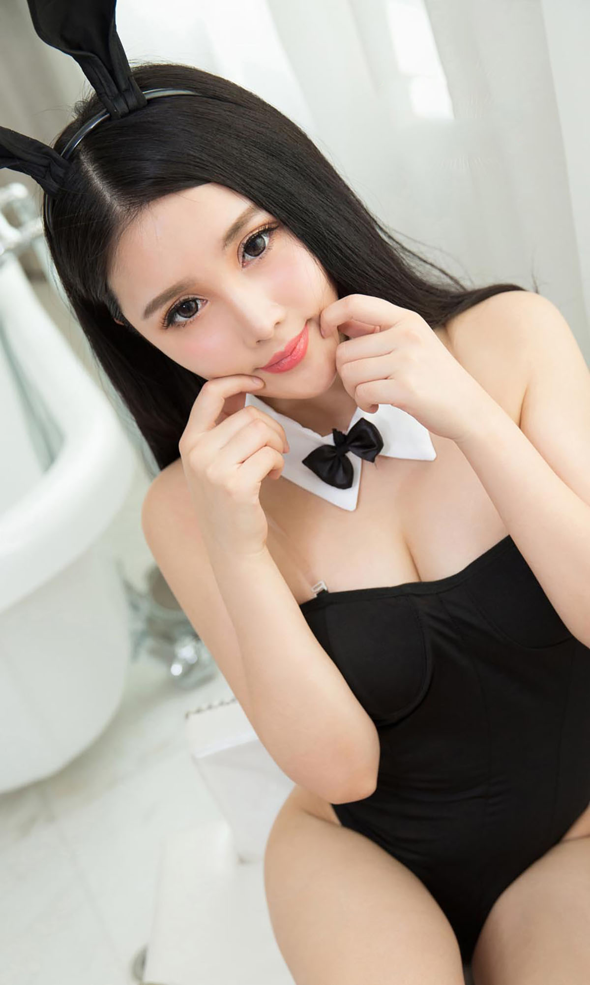 巨乳兔女郎萱萱性感养眼写真