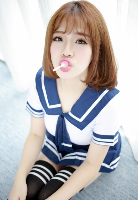 千娇百媚的90后美少女制服诱惑私房照