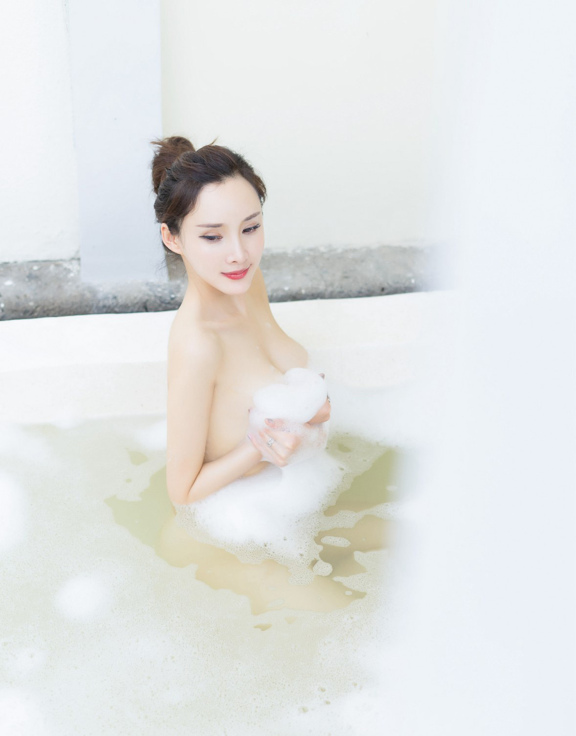 美女乳神土肥圆矮挫穷无圣光湿身写真