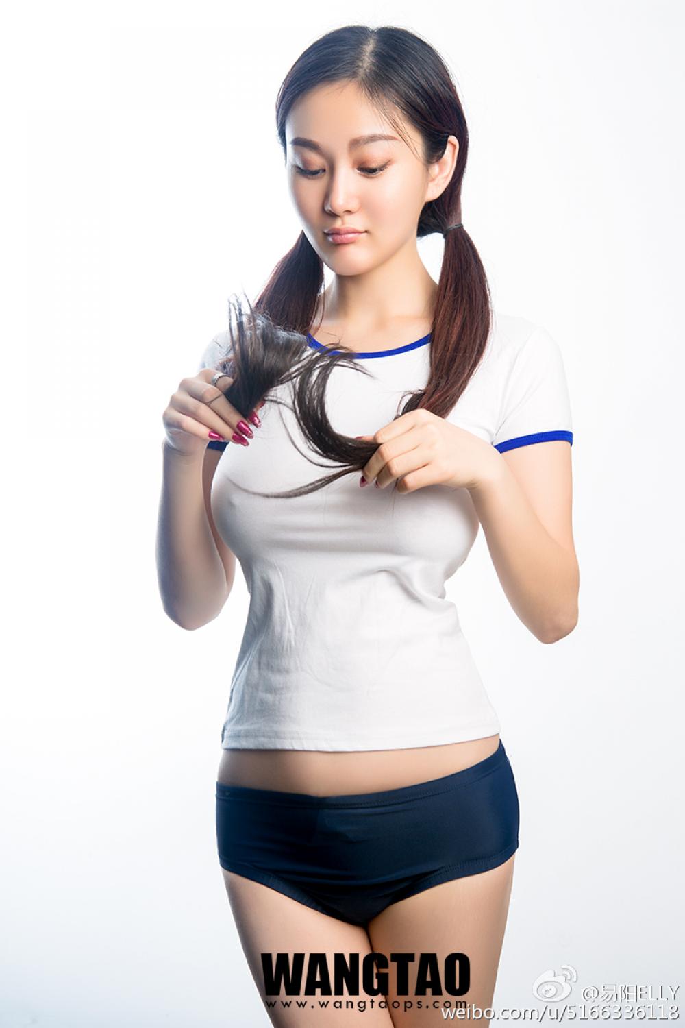 90后清纯美模易阳ELLY性感写真