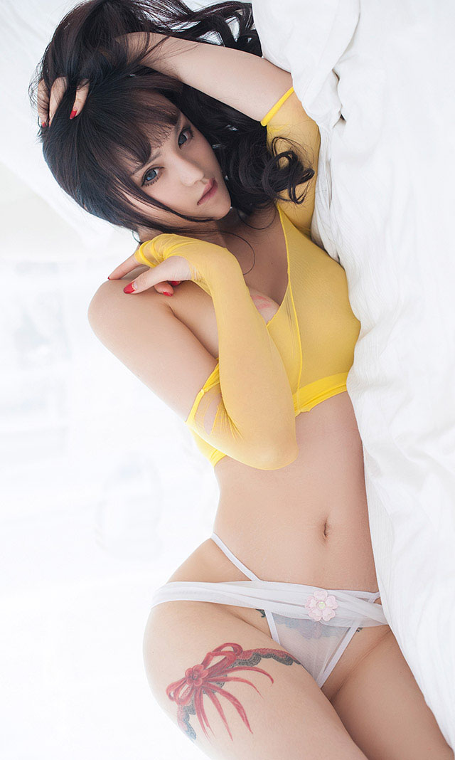 大胆车模颜瑜Yuki性感图片下载