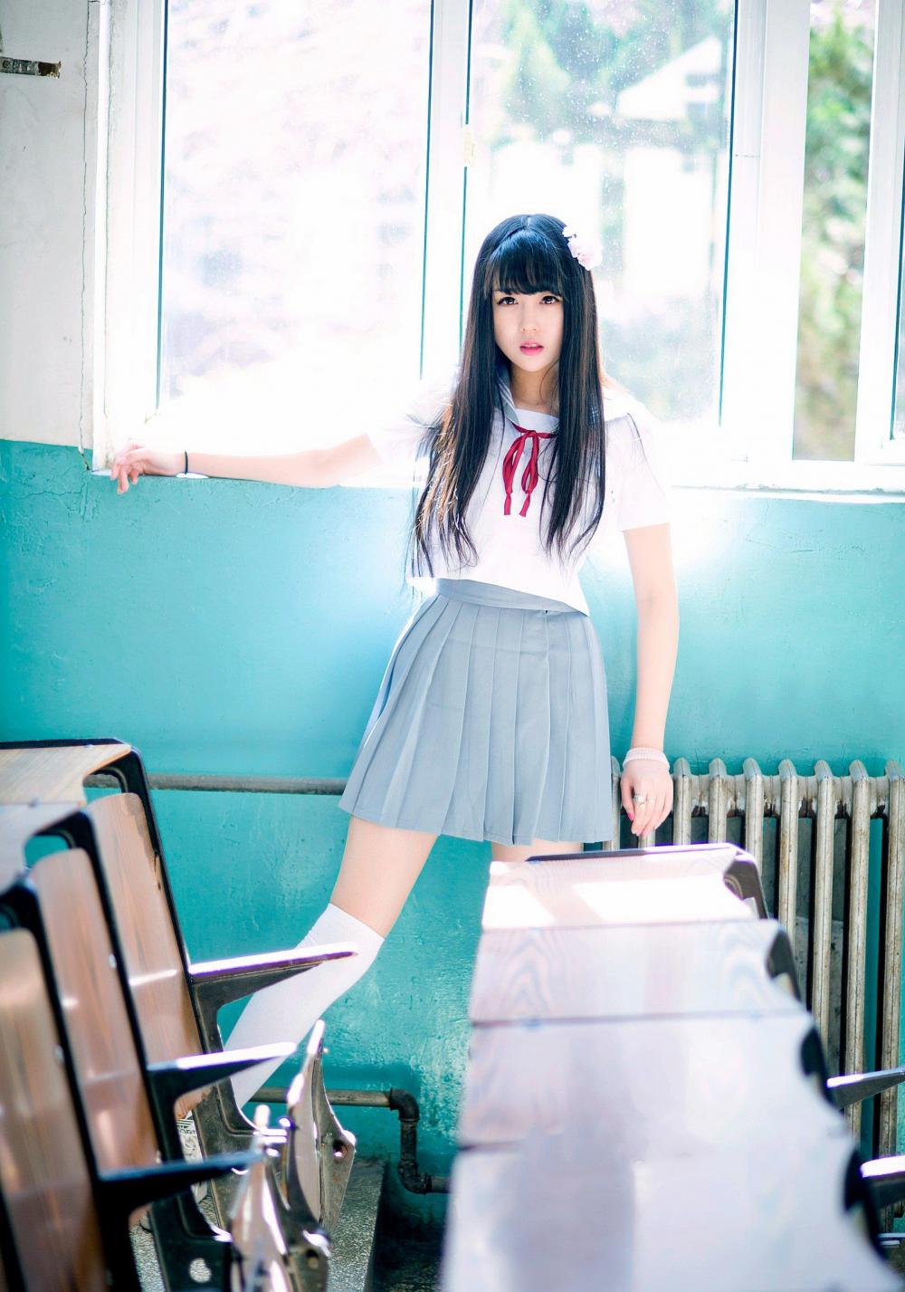 清纯美女伊伊EvaBarbie学生装诱惑写真