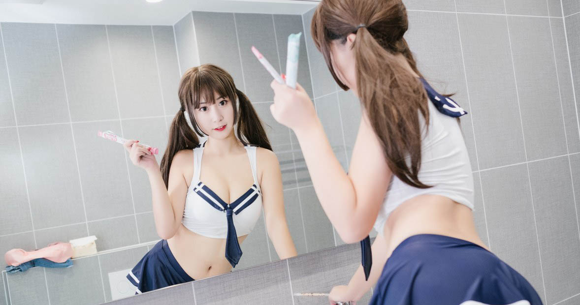 激萌美女猫九酱Sakura学生装爆乳写真