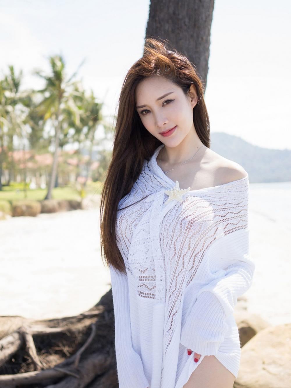 巨乳美女土肥圆矮挫穷蕾丝透视装诱惑写真
