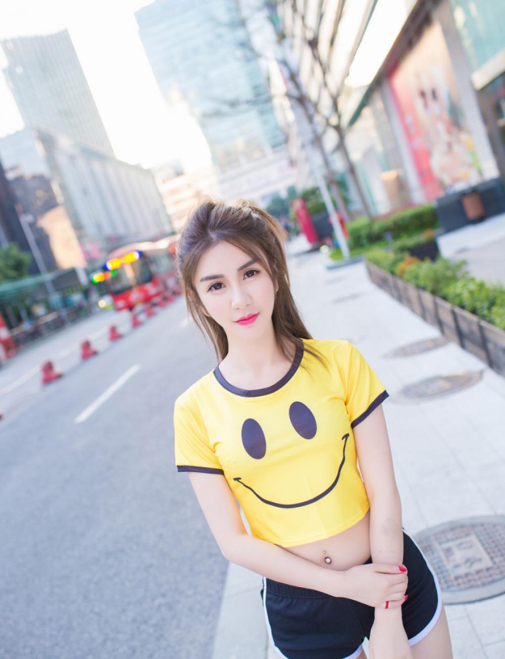 白皙美女李李七七喜喜高清写真