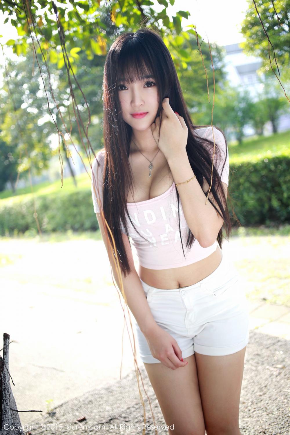 性感MM夏瑶baby酥胸诱惑户外写真