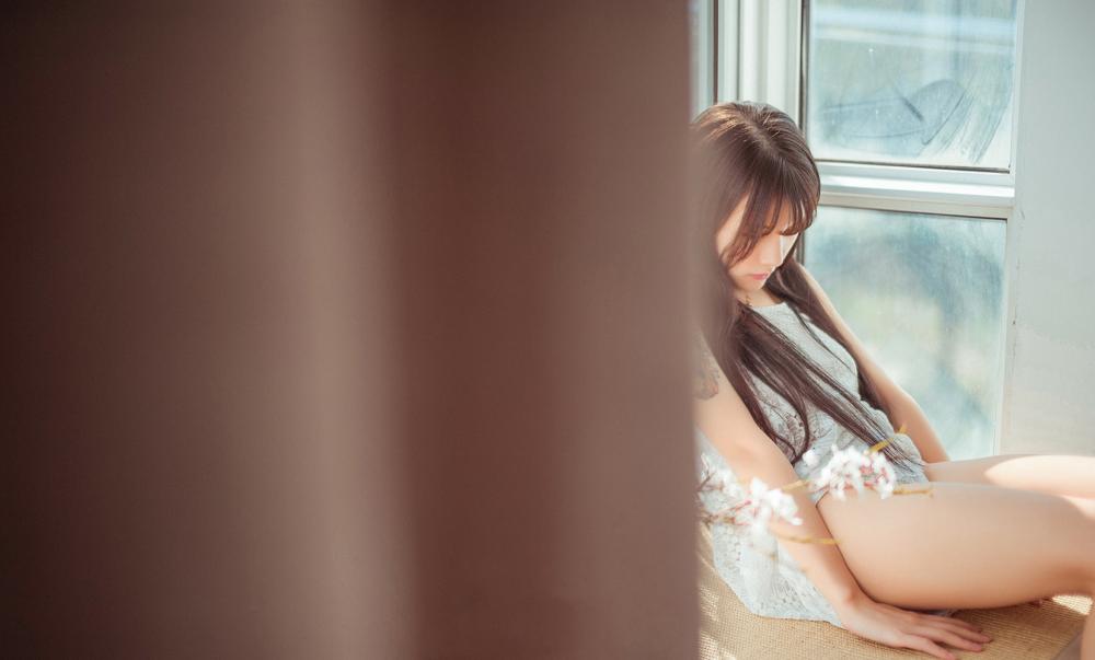 蕾丝萌妹子夏美酱美腿诱惑福利写真