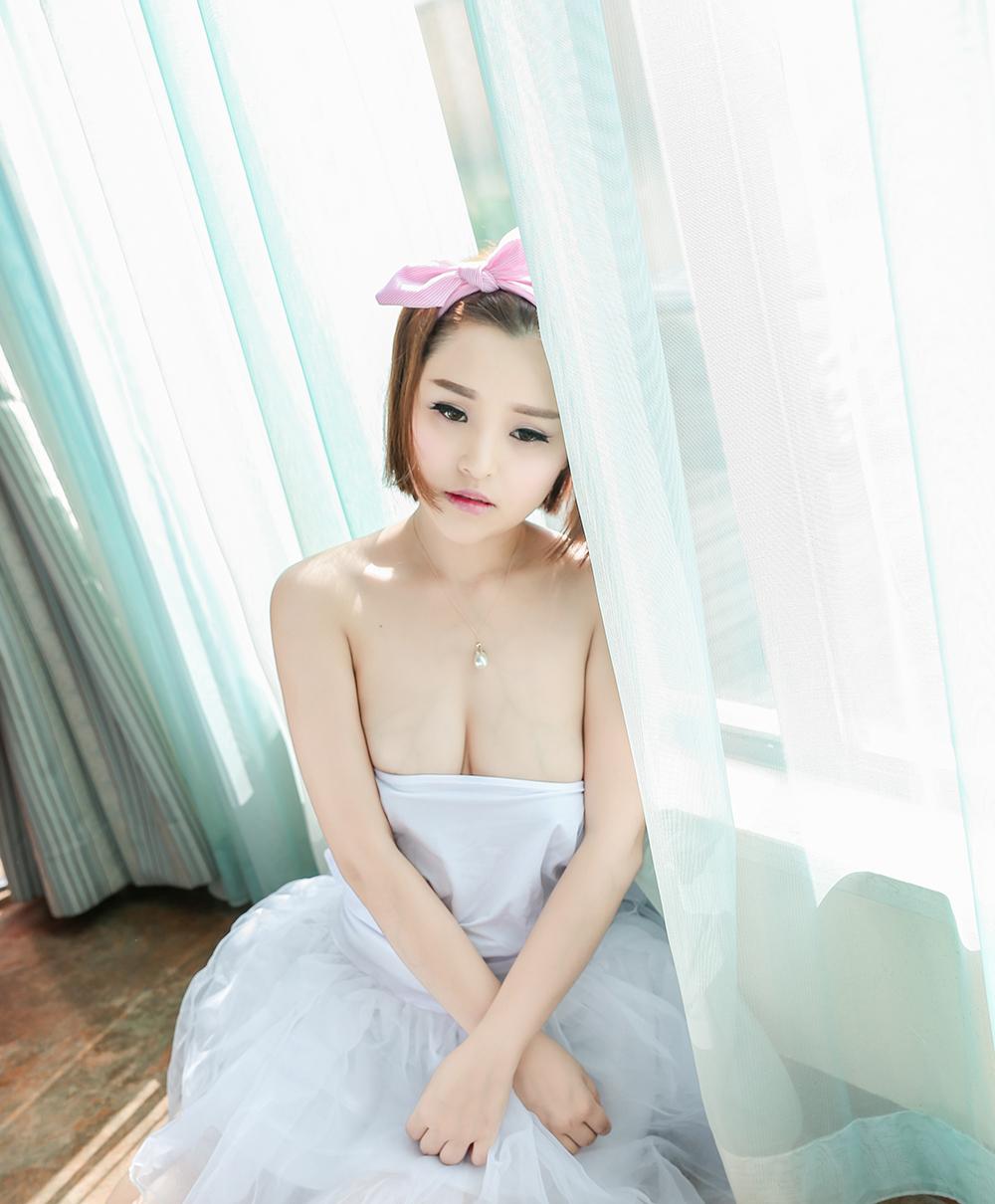 性感巨乳美女吉雅子室内福利诱惑写真