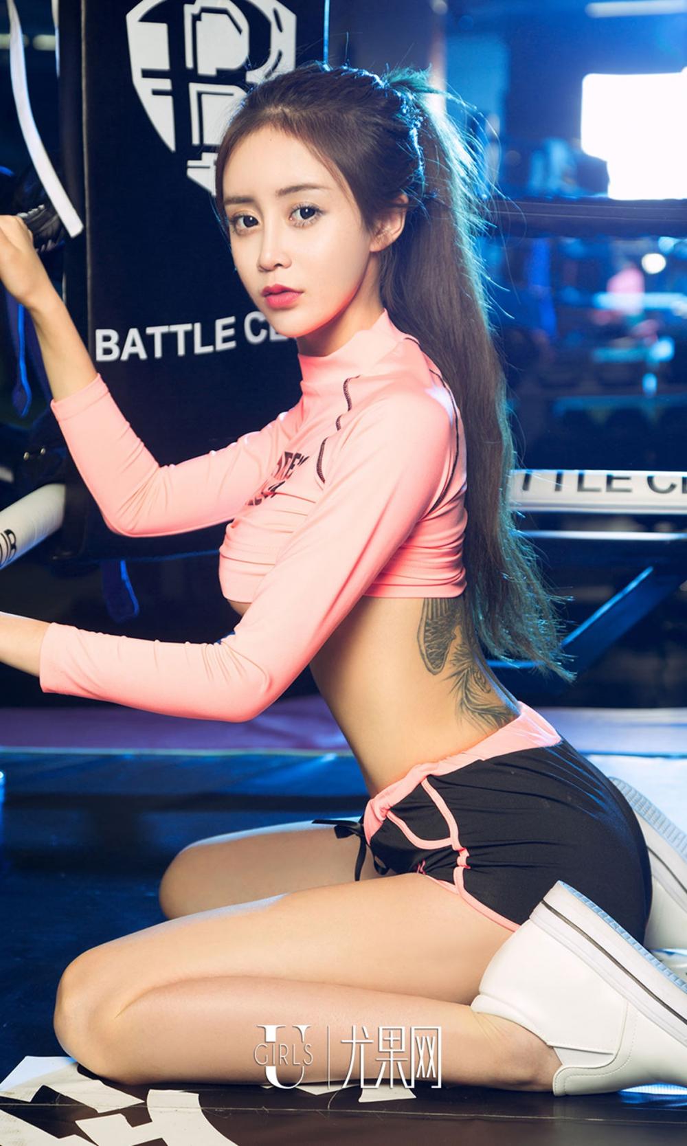 纹身女神琪歌美腿爆乳诱惑自拍照下载