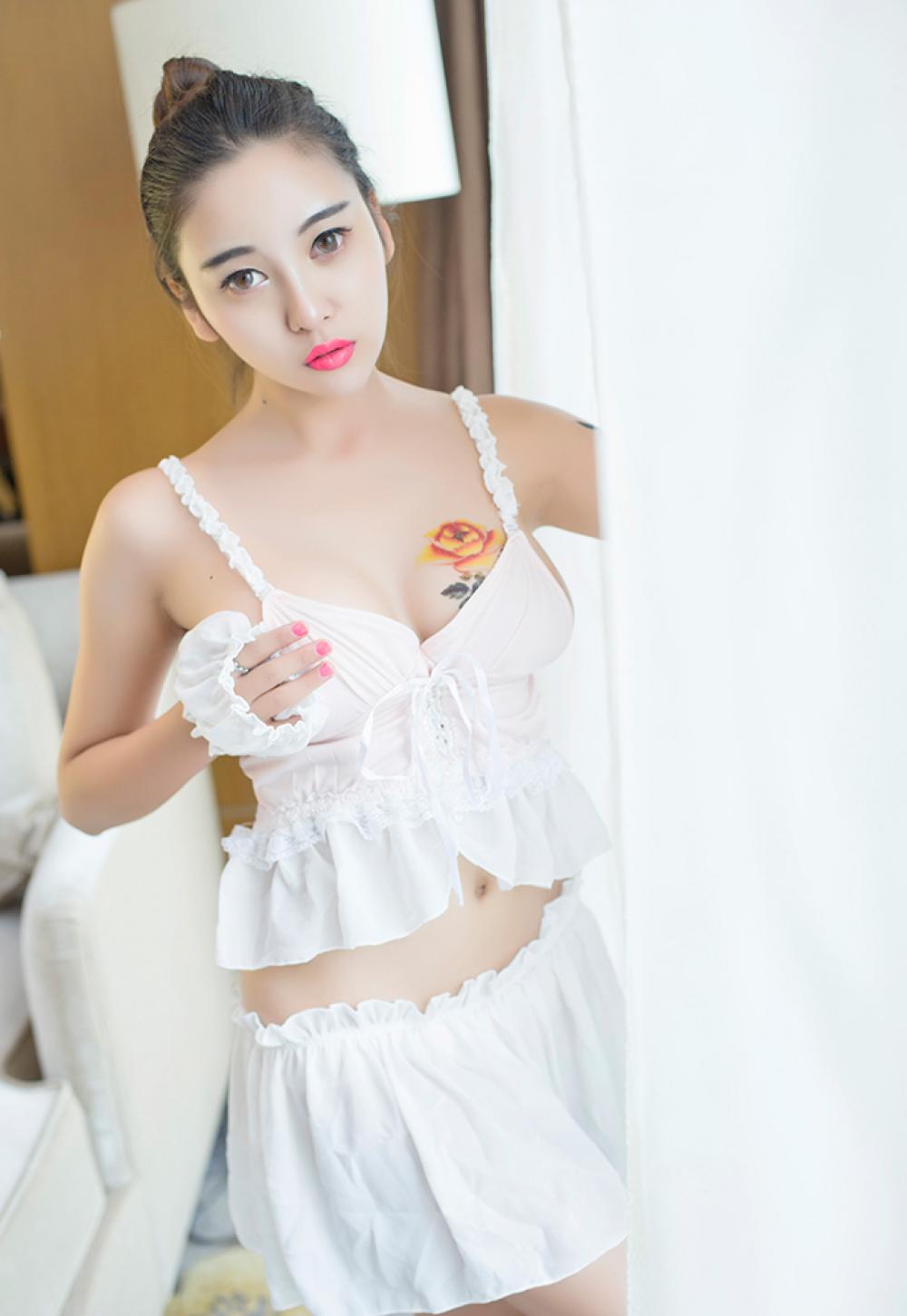 性感微胖女神李梓熙激情私房写真