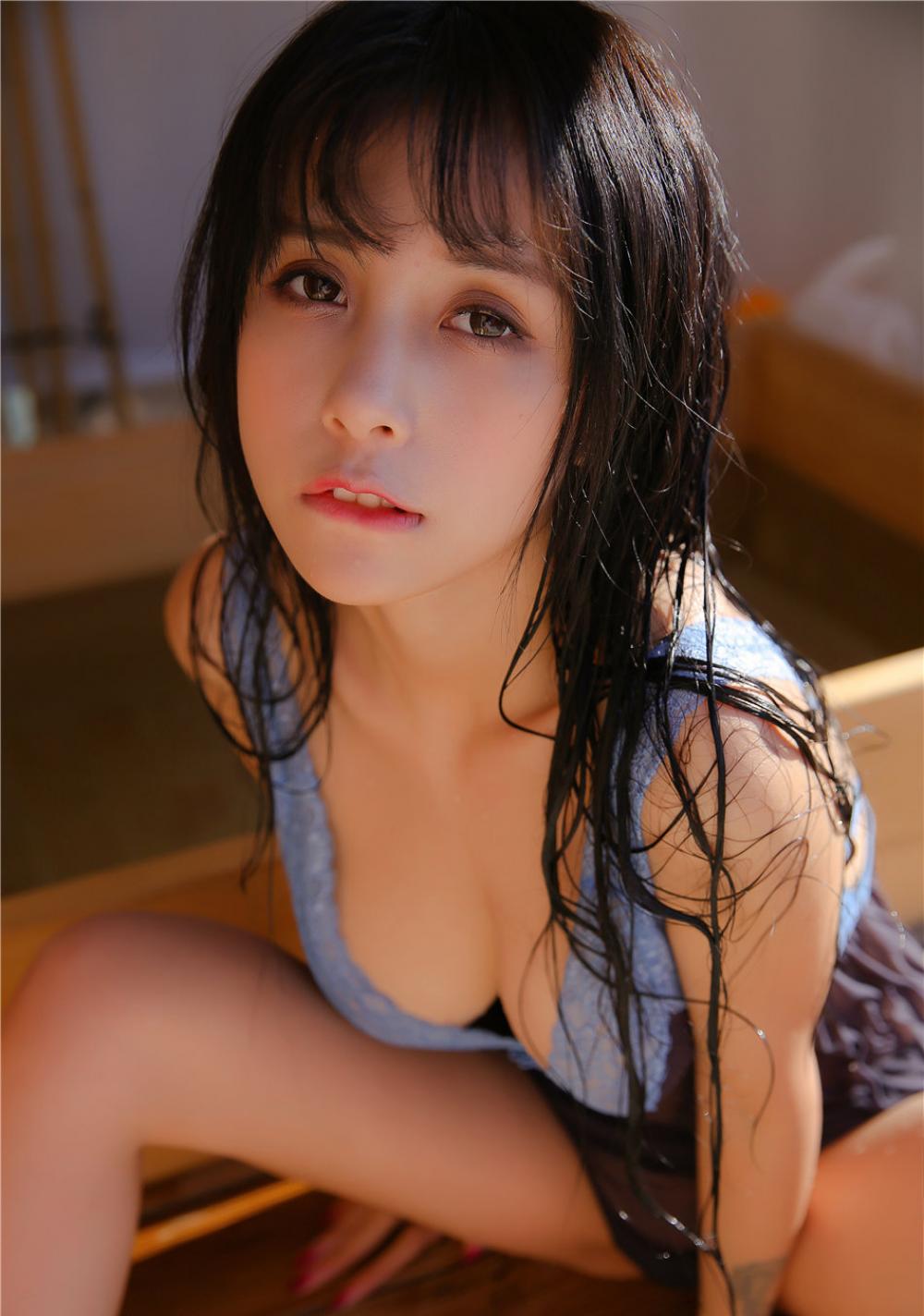 深V美女夏美酱爆乳极致诱惑高清写真图片