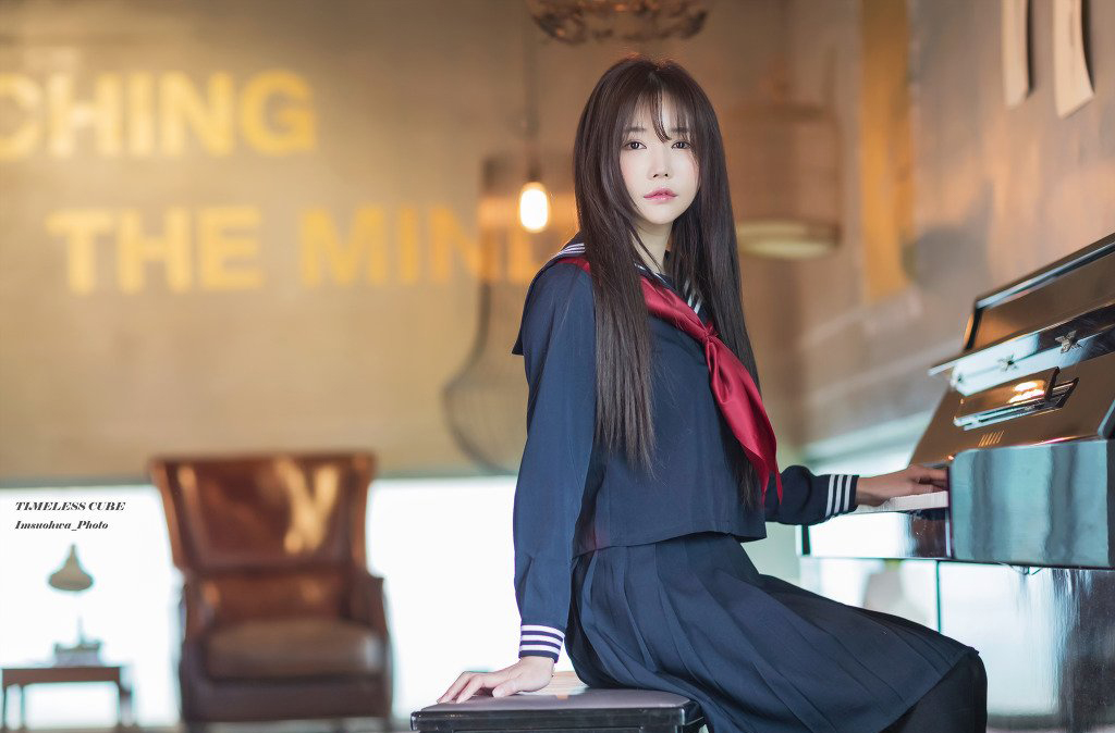 长腿尤物学生妹性感少女韩佳恩制服诱惑私房照