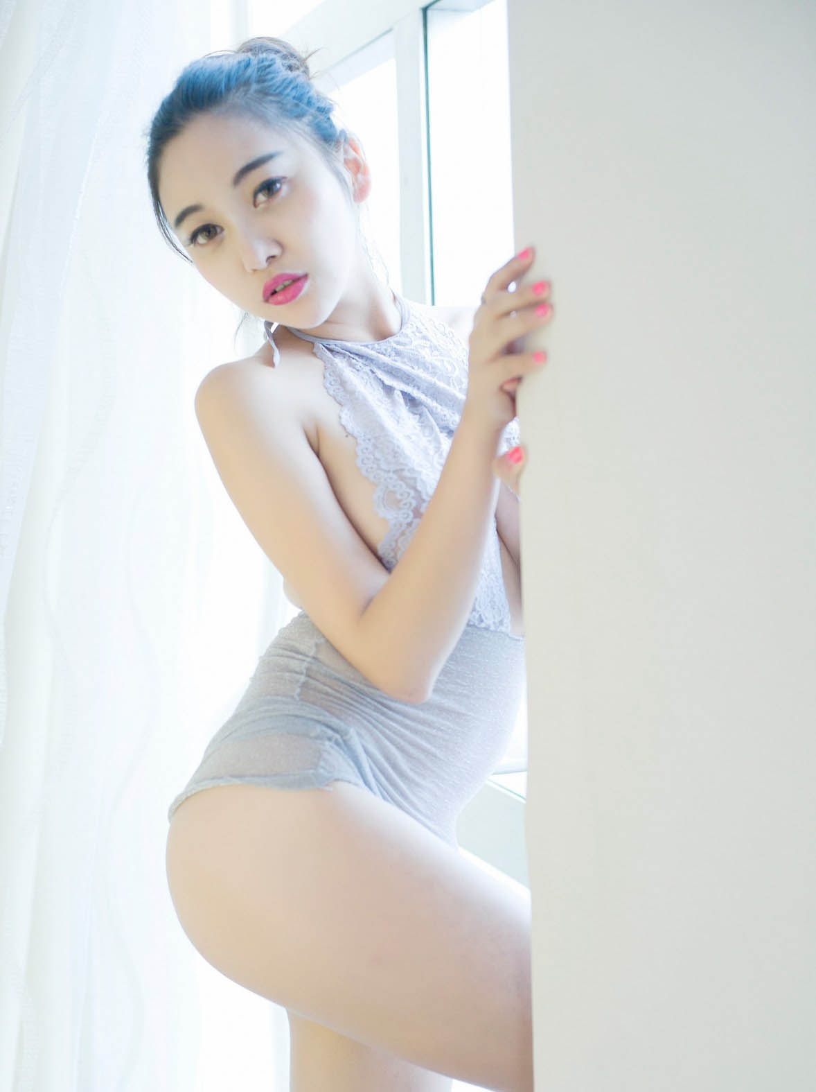 性感女神李梓熙巨乳诱惑人体写真