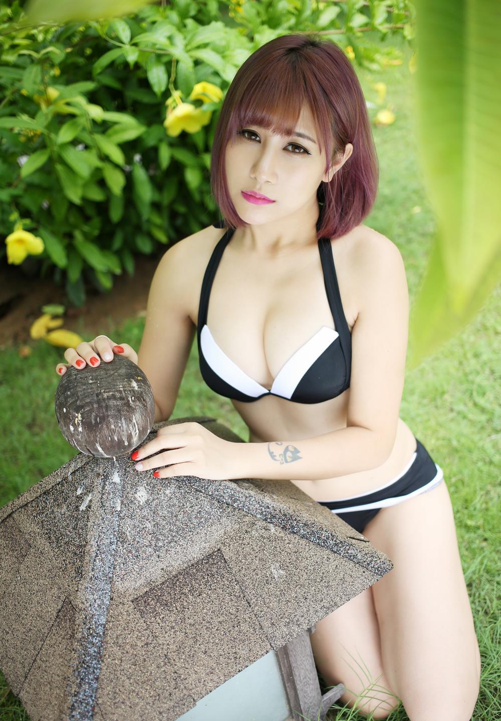 巨乳美女Fiona伊雨蔓性感比基尼写真