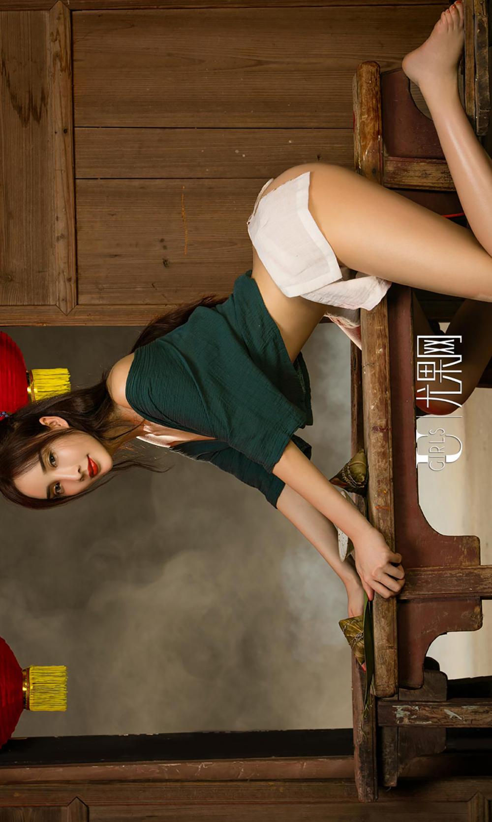 风骚御姐周妍希热裤翘臀诱惑写真下载