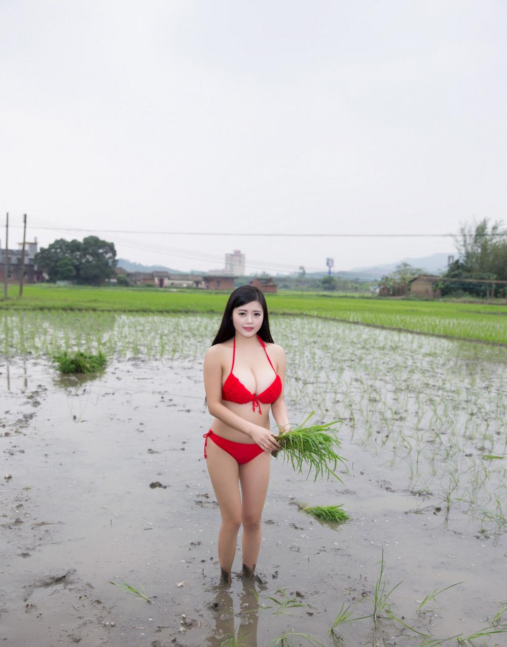 农家美女林美惠子Mieko插秧诱惑写真
